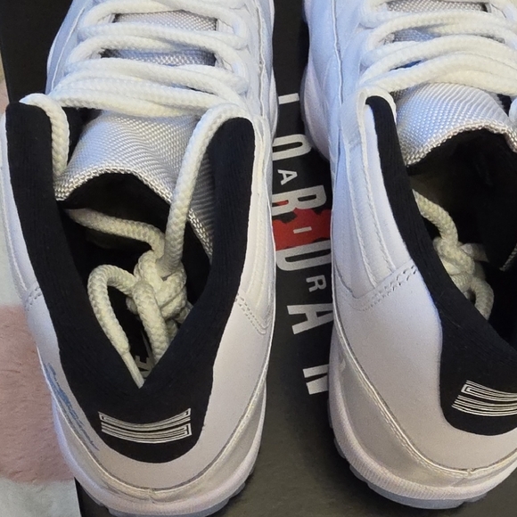 Nike Air Jordan 11 Retro Legend Blue White Black  Men's SIZE 8.5 Men - Picture 3 of 6